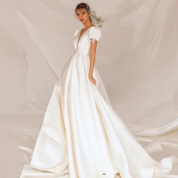 Eightree לבנה סקסית חתונה שמלות שרוול קצר עם צווארון וי רכבת לטאטא שמלת הכלה 2022 קו סאטן חתונת שמלת ערב בתוספת גודל