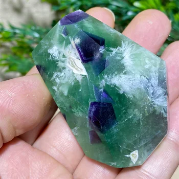נוצה פלואוריט אבן טבעית ירוק ורוד סגול קריסטל נקודת Polyhedral מינרלי אנרגיית ריפוי פנג שואי עיצוב הבית דקל