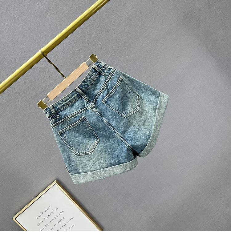 קו מכנסי ג ' ינס קצרים של נשים 2023 הקיץ החדש גבוהה המותניים חופשי הרזיה בסגנון אירופאי יהלומים משובצים Flanging מכנסיים רחבות - 5