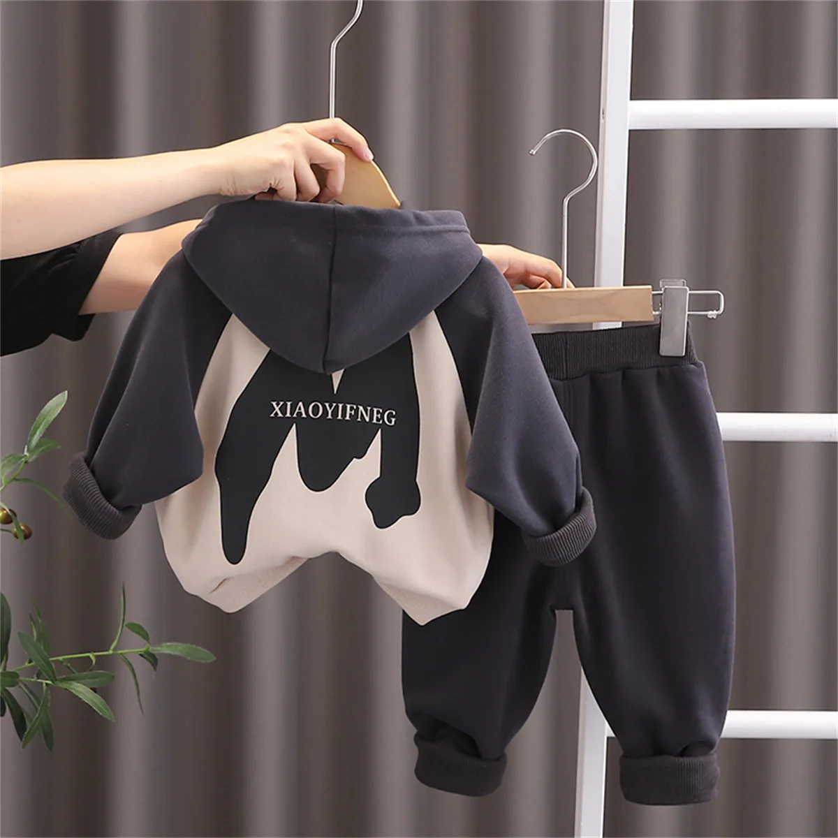 פעוטות בנים תלבושות אופנה קוריאנית התינוק מתאים לילד מכתב מודפס טלאים שרוול ארוך עם ברדס קפוצ ' ונים, מכנסיים ילדים סטים - 5